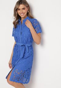 Born2be - Niebieska Ażurowa Sukienka Koszulowa Midi z Wiązanym Paskiem Pamy. Kolor: niebieski. Materiał: koronka, materiał. Długość rękawa: krótki rękaw. Wzór: ażurowy. Typ sukienki: koszulowe. Styl: klasyczny. Długość: midi #7