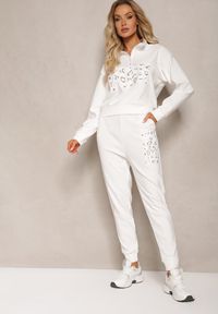 Renee - Biały Komplet z Napisem Bluza Krótka i Spodnie ze Ściągaczami Nimilia. Kolor: biały. Wzór: napisy
