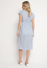 Born2be - Niebieska Ażurowa Sukienka z Wiskozą Ozdobiona Marszczeniem Nelsedi. Okazja: na co dzień. Typ kołnierza: dekolt w kształcie V. Kolor: niebieski. Materiał: wiskoza. Wzór: aplikacja, ażurowy. Sezon: lato. Typ sukienki: proste. Styl: casual, elegancki #4