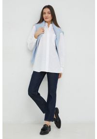 TOMMY HILFIGER - Tommy Hilfiger koszula bawełniana damska kolor biały relaxed z kołnierzykiem klasycznym. Typ kołnierza: kołnierzyk klasyczny. Kolor: biały. Materiał: bawełna. Wzór: haft. Styl: klasyczny #4