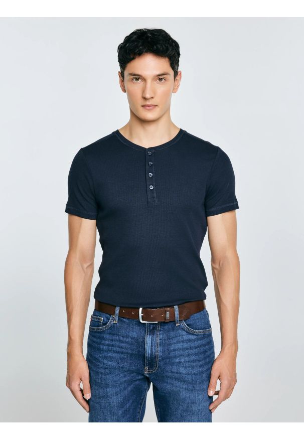 Big-Star - Koszulka męska z prążkowanej dzianiny granatowa Basicag 403. Kolor: niebieski. Materiał: prążkowany, dzianina. Wzór: gładki