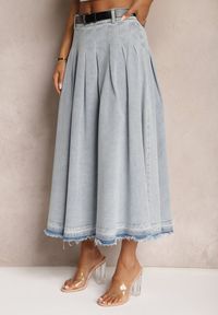 Renee - Jasnoniebieska Rozkloszowana Spódnica Jeansowa z Paskiem z Klamrą Varnie. Okazja: na uczelnię. Kolor: niebieski. Materiał: jeans #4
