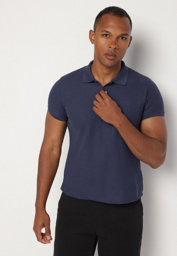 Born2be - Granatowy T-shirt Polo z Bawełną Fodelira. Okazja: na co dzień. Typ kołnierza: polo. Kolor: niebieski. Materiał: bawełna. Styl: klasyczny, elegancki, casual