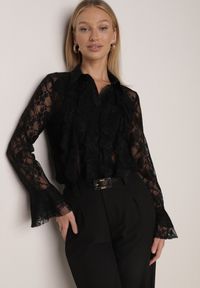 Born2be - Czarna Koszula Koronkowa z Wiskozy z Bawełną Ozdobiona Falbanami Hermerine. Kolor: czarny. Materiał: wiskoza, bawełna, koronka. Wzór: aplikacja. Styl: elegancki, klasyczny #1