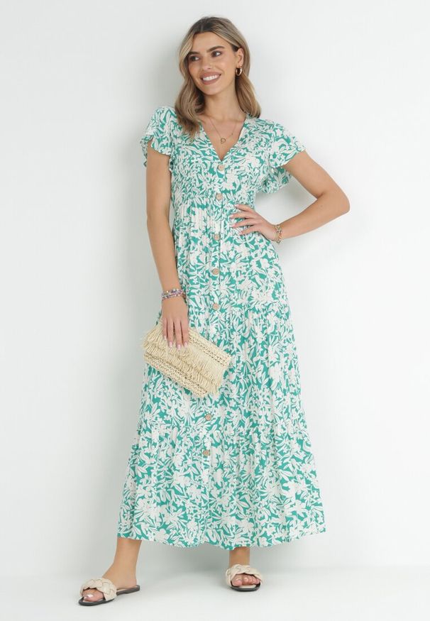 Born2be - Jasnozielona Rozkloszowana Sukienka Maxi z Wiskozy z Gumkami w Pasie z Guzikami Deninie. Kolor: zielony. Materiał: wiskoza. Długość rękawa: krótki rękaw. Wzór: nadruk. Długość: maxi