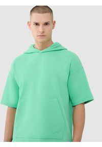 4f - 4F Bluza z krótkim rękawem z kapturem męska - zielona XL. Okazja: na co dzień. Typ kołnierza: kaptur. Kolor: zielony. Materiał: dzianina, dresówka, bawełna, poliester, materiał. Długość rękawa: krótki rękaw. Długość: krótkie. Wzór: gładki, ze splotem. Styl: sportowy, casual