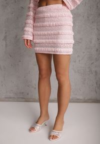 Renee - Różowy Komplet z Koronki Bluzka Longsleeve i Dopasowane Spódnico-Szorty Daera. Kolor: różowy. Materiał: koronka. Wzór: koronka #7