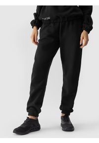 4f - Spodnie dresowe joggery damskie - czarne. Kolor: czarny. Materiał: dresówka
