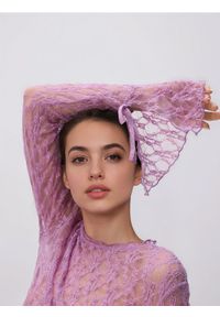 Reserved - Koronkowa bluzka z wiązaniami - fioletowy. Kolor: fioletowy. Materiał: koronka #1