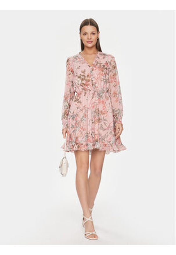 Guess Sukienka codzienna Vanessa W4GK42 WDW82 Różowy Regular Fit. Okazja: na co dzień. Kolor: różowy. Materiał: syntetyk. Typ sukienki: proste. Styl: casual