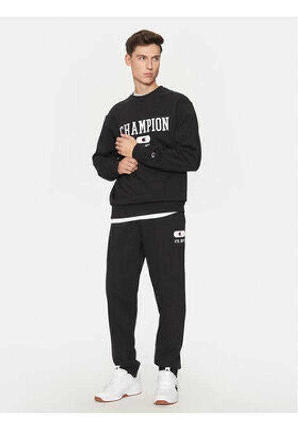 Champion Bluza 220431 Czarny Regular Fit. Kolor: czarny. Materiał: bawełna
