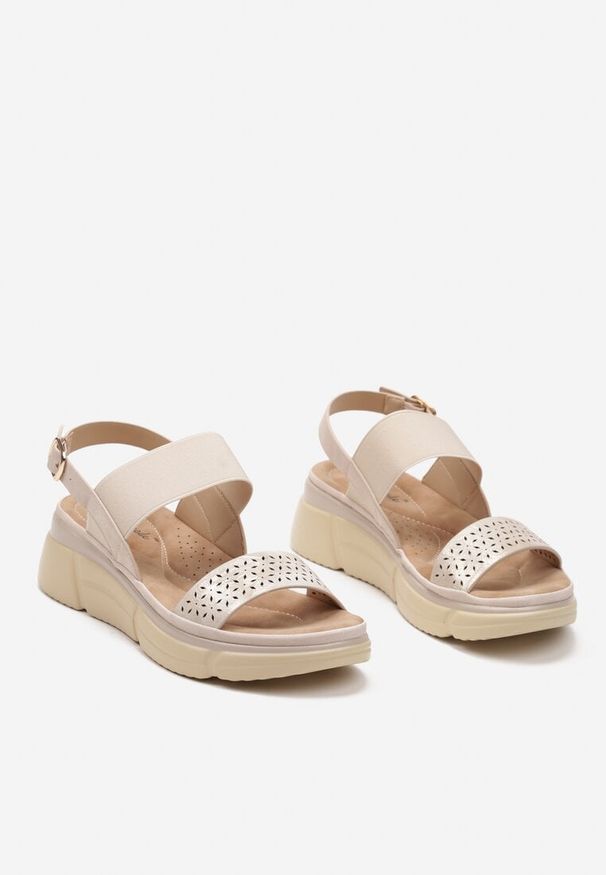 Born2be - Beżowe Sandały z Ekoskóry na Grubej Podeszwie Zapinane na Sprzączkę Folarae. Zapięcie: sprzączka. Kolor: beżowy. Materiał: jedwab, jeans. Sezon: lato. Styl: elegancki