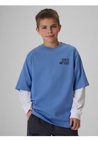 4f - 4F T-shirt loose z nadrukiem chłopięcy - denim 122/128 (6-8 lat). Okazja: na uczelnię, na co dzień, na spacer. Materiał: denim. Wzór: nadruk. Sezon: lato. Styl: casual #1