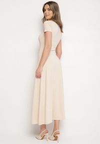 Born2be - Jasnobeżowa Sukienka o Taliowanym Kroju z Krótkim Rękawem Liravise. Okazja: na co dzień. Kolor: beżowy. Długość rękawa: krótki rękaw. Sezon: wiosna, lato. Typ sukienki: rozkloszowane. Styl: casual, elegancki, klasyczny #4