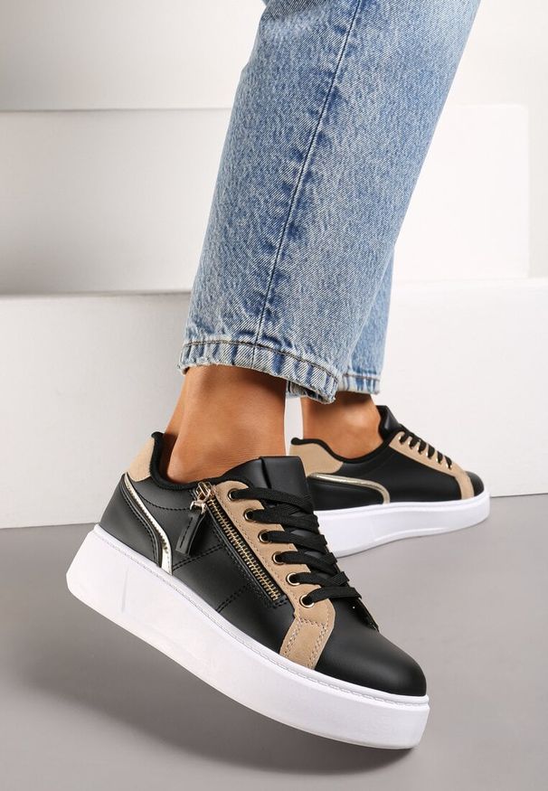 Renee - Czarne Sneakersy z Ozdobnym Suwakiem i Platformą Iolanna. Nosek buta: okrągły. Zapięcie: sznurówki. Kolor: czarny. Materiał: materiał. Obcas: na platformie. Wysokość obcasa: niski