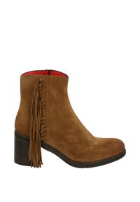 Venezia - BOTKI Z FRĘDZLAMI VEGAS CAMO CUOIO. Materiał: skóra, syntetyk, zamsz. Szerokość cholewki: normalna. Obcas: na obcasie. Wysokość obcasa: średni #1