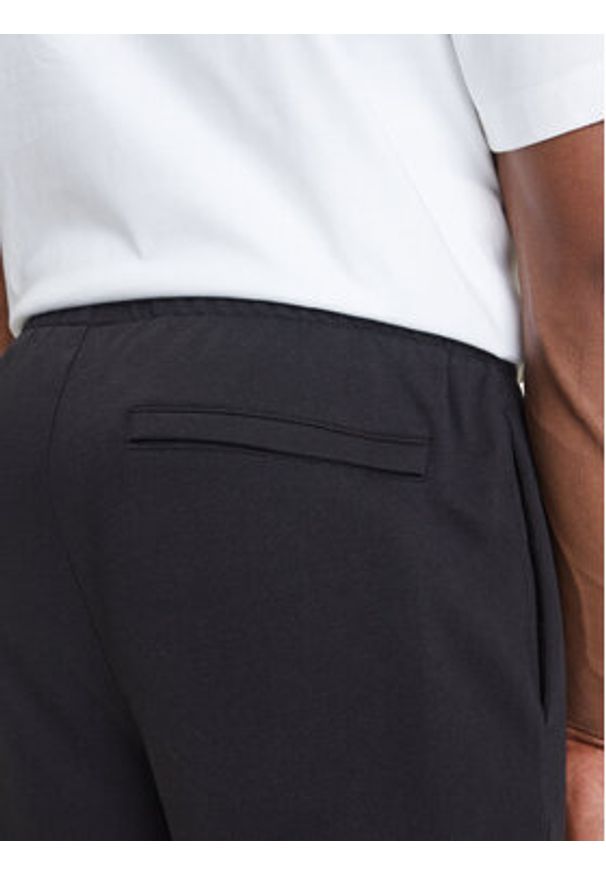 Calvin Klein Jeans Spodnie dresowe LV04RC294G Czarny Regular Fit. Kolor: czarny. Materiał: bawełna