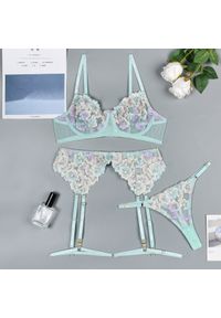 Intica - Komplet bielizny z haftem na co dzień i na specjalne okazje Chiyoe. Kolor: niebieski. Materiał: materiał. Wzór: haft