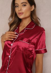 Renee - Bordowy Komplet Piżamowy Irobe. Kolor: czerwony. Materiał: satyna. Długość: krótkie. Wzór: jednolity, gładki, aplikacja #4