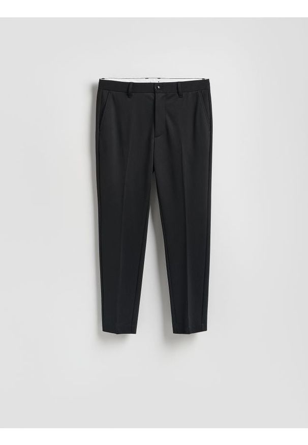 Reserved - Spodnie chino slim fit - czarny. Kolor: czarny. Materiał: wiskoza, dzianina