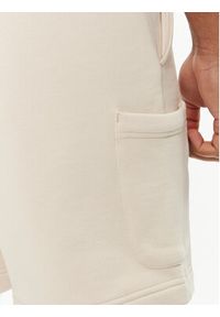 Tommy Jeans Szorty sportowe Badge DM0DM18479 Beżowy Regular Fit. Kolor: beżowy. Materiał: bawełna. Styl: sportowy #4