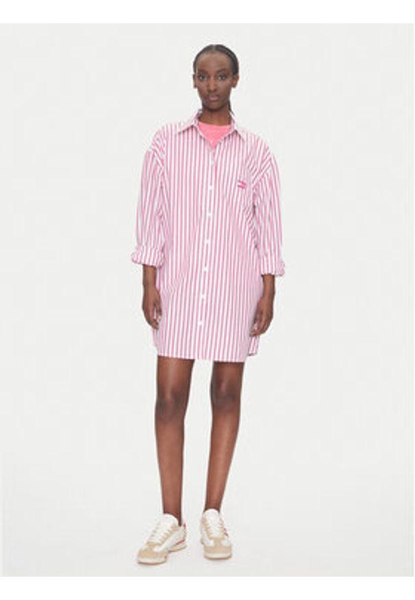Tommy Jeans Sukienka koszulowa DW0DW21122 Różowy Relaxed Fit. Kolor: różowy. Materiał: bawełna. Typ sukienki: koszulowe