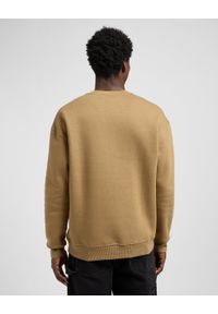 Lee - MESKA BLUZA LEE WW ESSENTIAL CREW DARK KHAKI 112372357. Kolor: brązowy #3