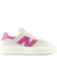 Buty damskie New Balance CT302RP – beżowe. Okazja: na co dzień. Kolor: beżowy, szary. Materiał: guma, zamsz, skóra, materiał, dresówka. Szerokość cholewki: normalna