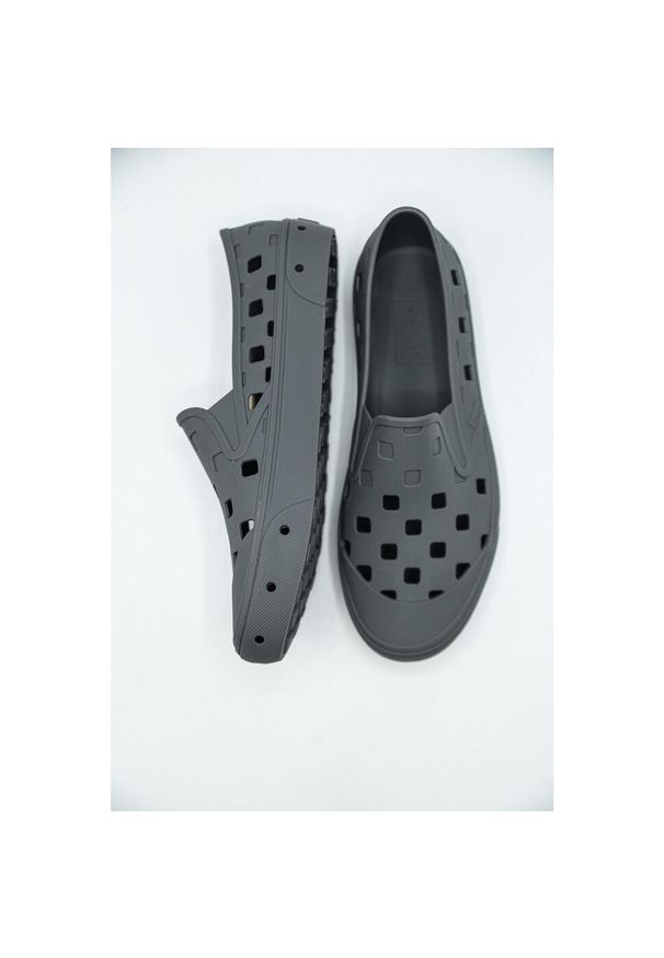 Buty surfingowe Vans Slip-On Trek, Dla obu płci. Zapięcie: bez zapięcia. Kolor: szary. Materiał: materiał