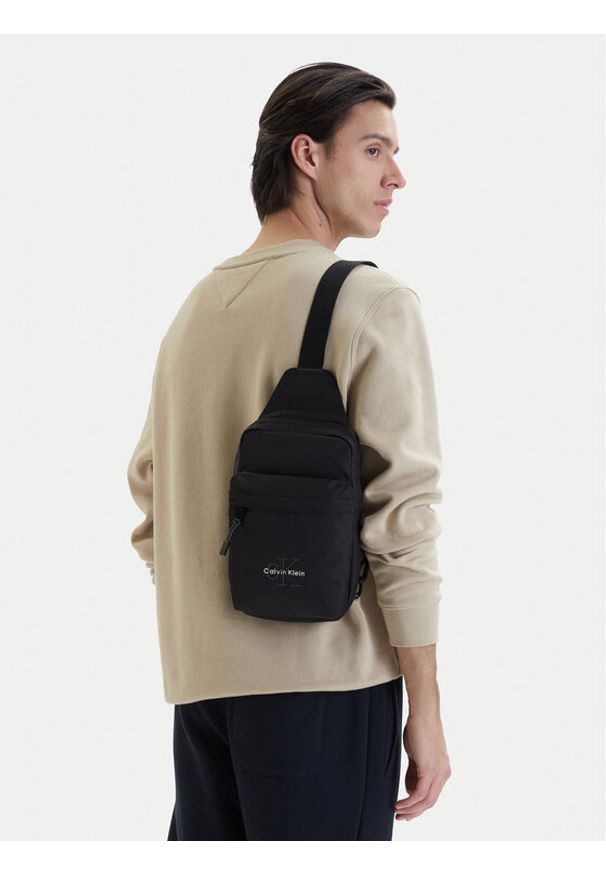 Calvin Klein Saszetka Bold Sling LV04D3300G Czarny. Kolor: czarny. Materiał: materiał