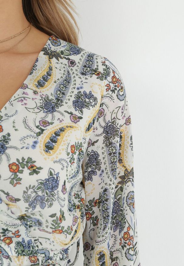 Born2be - Niebieska Sukienka Mini z Gumką w Pasie i Materiałowym Paskiem Matelyn. Kolor: niebieski. Materiał: materiał. Długość: mini