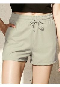Sinsay - Szorty z wiązaniem w pasie soft touch - zielony. Kolor: zielony. Materiał: wiskoza, dzianina