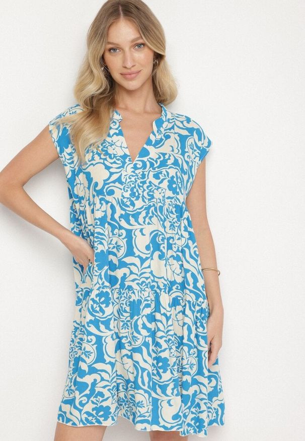 Born2be - Niebieska Bawełniana Sukienka o Kroju Oversize w Ornamentny Wzór Izelona. Okazja: na co dzień. Kolor: niebieski. Materiał: bawełna. Typ sukienki: oversize. Styl: klasyczny, casual