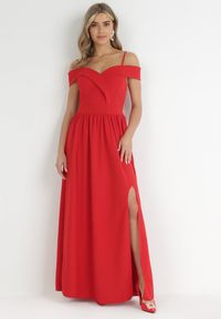 Born2be - Czerwona Rozkloszowana Sukienka na Ramiączkach Maxi Chilli. Kolor: czerwony. Długość rękawa: na ramiączkach. Długość: maxi