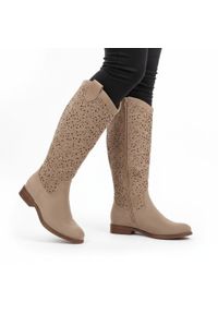 Kozaki damskie S.Barski, ażurowa cholewka do kolana zamek z boku niski obcas lekka podeszwa styl codzienny, beżowe, HY61-8023. Okazja: na co dzień. Zapięcie: zamek. Kolor: beżowy. Szerokość cholewki: normalna. Wzór: ażurowy. Obcas: na obcasie. Styl: casual. Wysokość obcasa: niski #6