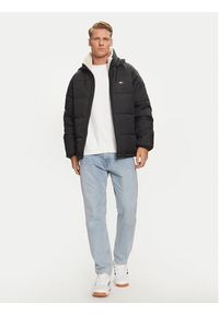 Tommy Jeans Kurtka zimowa DM0DM20003 Czarny Relaxed Fit. Kolor: czarny. Materiał: syntetyk. Sezon: zima