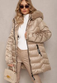Renee - Beżowa Kurtka z Kieszeniami i Kapturem Ozdobionym Sztucznym Futerkiem Danann. Okazja: na co dzień. Kolekcja: plus size. Kolor: beżowy. Materiał: futro. Wzór: aplikacja. Sezon: zima, jesień. Styl: casual #2