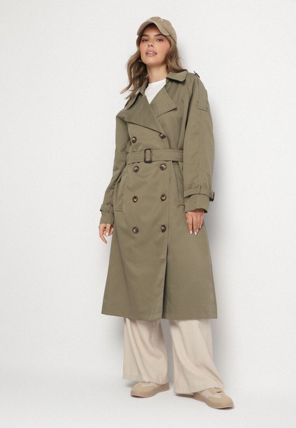 Born2be - Zielony Dwurzędowy Płaszcz Trencz o Oversizowym Kroju z Paskiem Inathara. Okazja: na spacer, do pracy, na co dzień. Kolor: zielony. Materiał: jeans. Wzór: aplikacja. Styl: casual, klasyczny