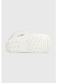 Love Moschino śniegowce SKIBOOT20 kolor biały JA24202G0HJW0100. Nosek buta: okrągły. Kolor: biały. Materiał: guma. Szerokość cholewki: normalna. Obcas: na platformie #4