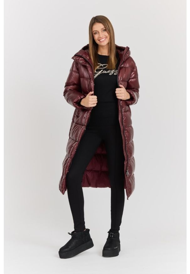 Hetrego - HETREGO Bordowy damski płaszcz puchowy Tara Woman Oversized Quilted Coat, Rozmiar 40 EU - 44 IT. Okazja: na co dzień. Kolor: czerwony. Materiał: puch. Długość rękawa: długi rękaw. Długość: długie. Styl: casual, elegancki