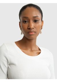 Big-Star - Koszulka damska o kroju slim w prążki biała Astera 100. Kolor: biały. Materiał: jeans, dzianina, prążkowany. Długość rękawa: krótki rękaw. Długość: krótkie. Wzór: prążki. Styl: klasyczny, elegancki #6