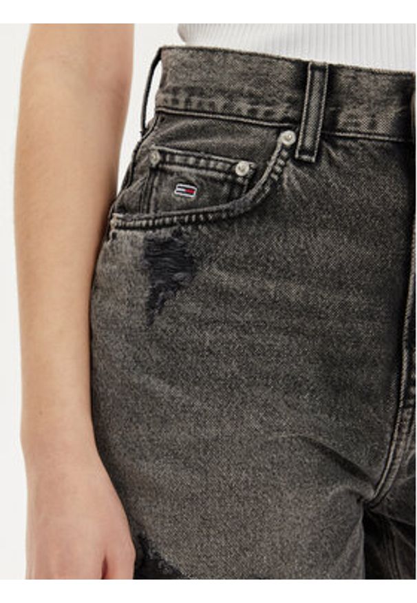 Tommy Jeans Szorty jeansowe DW0DW17652 Szary Mom Fit. Kolor: szary. Materiał: bawełna
