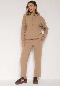 Born2be - Ciemnobeżowy Bawełniany Komplet Dresowy z Bluzą i Spodniami Zansira. Kolor: beżowy. Materiał: bawełna, dresówka. Sport: turystyka piesza #1