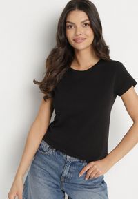 Born2be - Czarny Bawełniany Klasyczny T-shirt Lunolia. Okazja: na co dzień. Kolor: czarny. Materiał: bawełna. Wzór: gładki. Styl: klasyczny