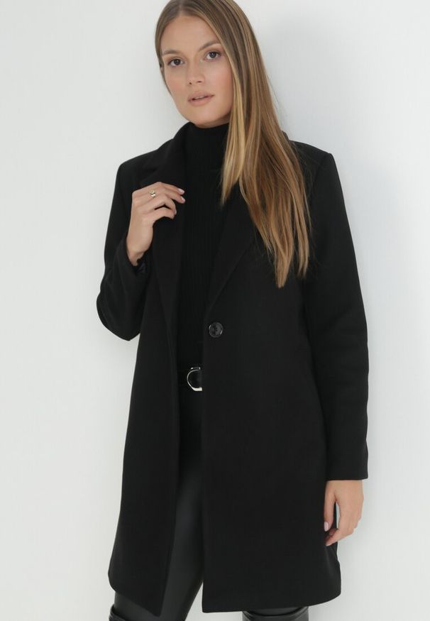 Born2be - Czarny Płaszcz Jednorzędowy Sono. Okazja: na co dzień. Typ kołnierza: golf. Kolor: czarny. Materiał: dzianina, jeans. Długość: do kolan. Styl: casual