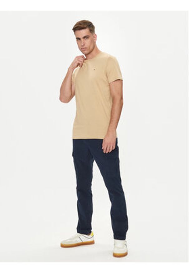 Tommy Jeans T-Shirt DM0DM04411 Beżowy Slim Fit. Kolor: beżowy. Materiał: bawełna