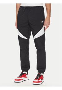 Reebok Spodnie dresowe 100223963 Czarny Regular Fit. Kolor: czarny. Materiał: syntetyk