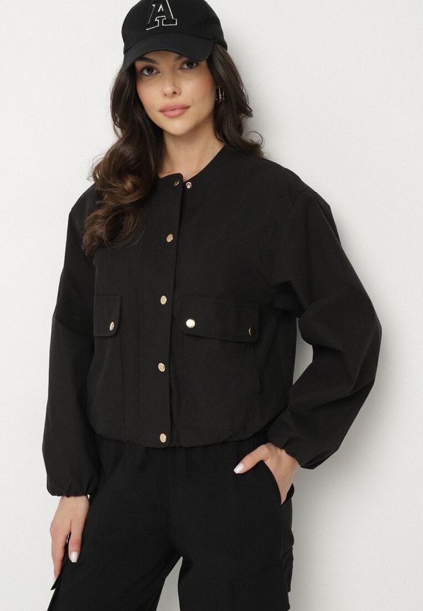 Born2be - Czarna Kurtka Koszulowa Bomberka na Napy Ronieva. Okazja: na co dzień. Kolor: czarny. Materiał: jeans. Styl: elegancki, casual