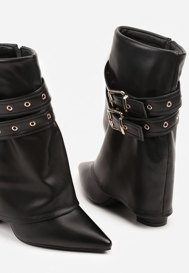 Born2be - Czarne Botki Typu Kowbojki na Obcasie z Wywiniętą Cholewką i Klamrami Cidvire. Okazja: na co dzień. Zapięcie: klamry. Kolor: czarny. Materiał: jeans. Szerokość cholewki: normalna. Obcas: na obcasie. Styl: casual, klasyczny, elegancki. Wysokość obcasa: średni