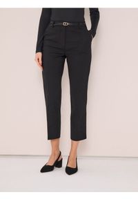 Sinsay - Spodnie chino z paskiem - czarny. Kolor: czarny #1